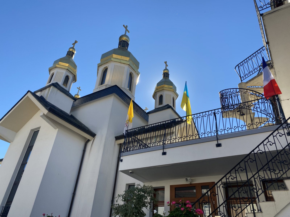 Розклад Богослужінь в церкві Успіння Пресвятої Богородиці в Люрді від 19 квітня до 26 квітня 2022 р.Б.